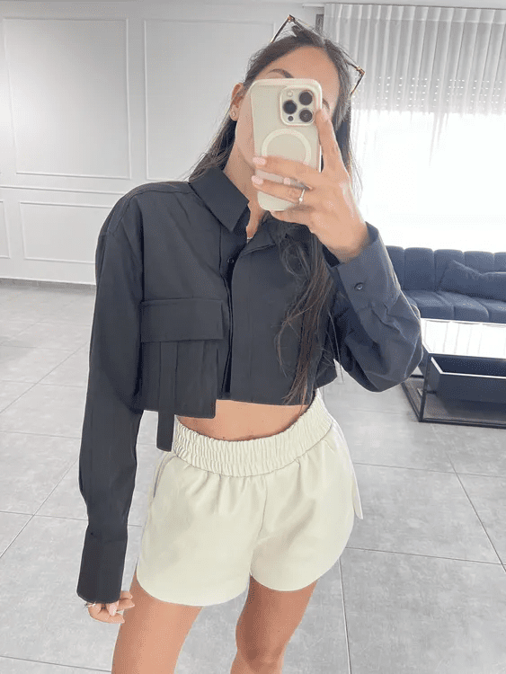 מכופתרת חצי